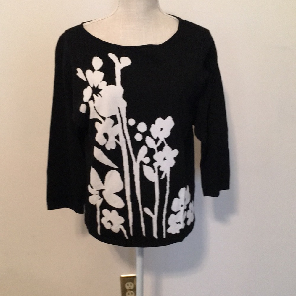 Jones New York signature black and white top, floral pattern, medium